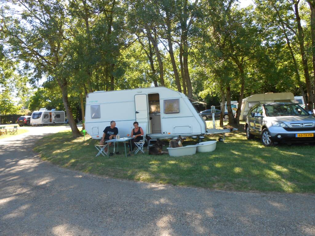 Emplacement Nu Camping De Tournus TOURNUS Les Campings En France Campings Online